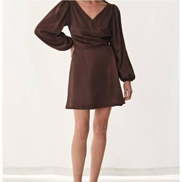 krisa Dresses & Skirts - NWT Krisa Puff Sleeve Wrap Dress in Cocoa